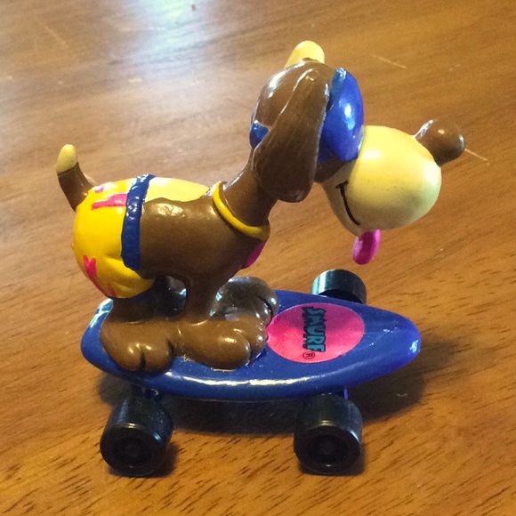 Vtg 1981 Smurf genuine Puppy Skateboard Figure. - Picture 1 of 5